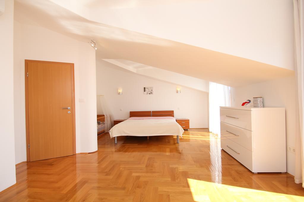Apartman Dominik Trogir Exterior foto